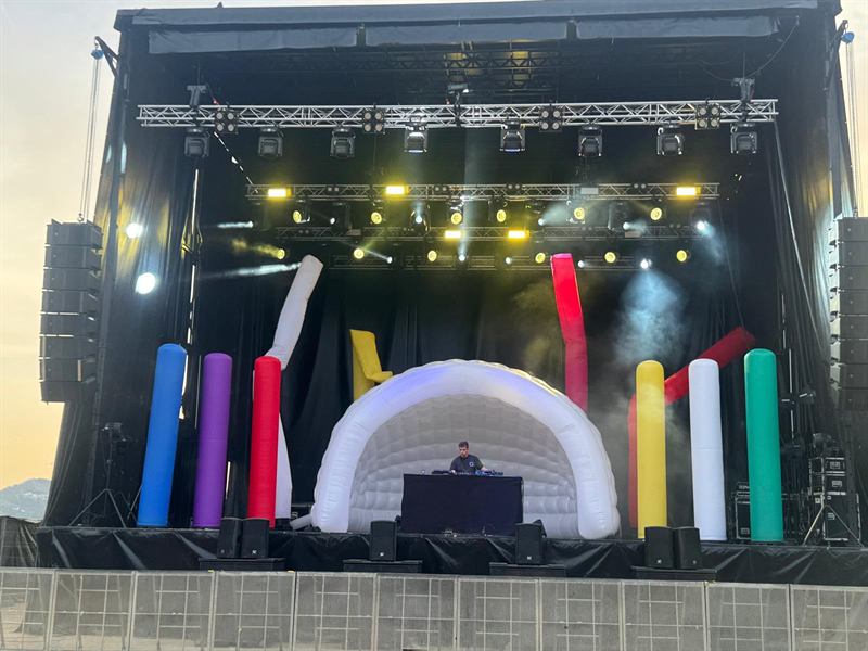 Escenario de las Festes de Sant Joan Despí con DJ Durán en cabina
